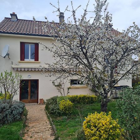 Logement Cosy Au Coeur D'Oradour Exteriér fotografie