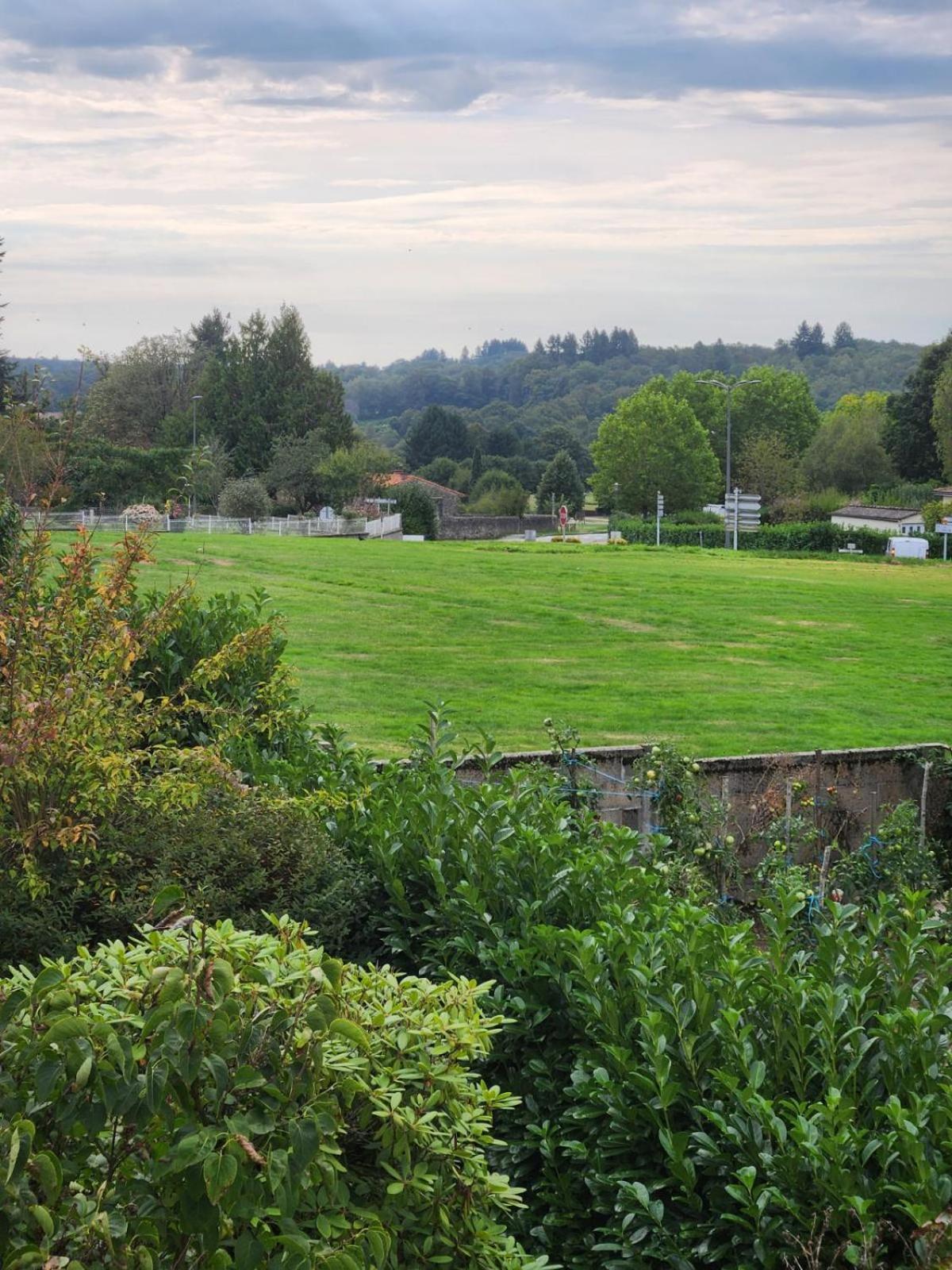 Logement Cosy Au Coeur D'Oradour Exteriér fotografie