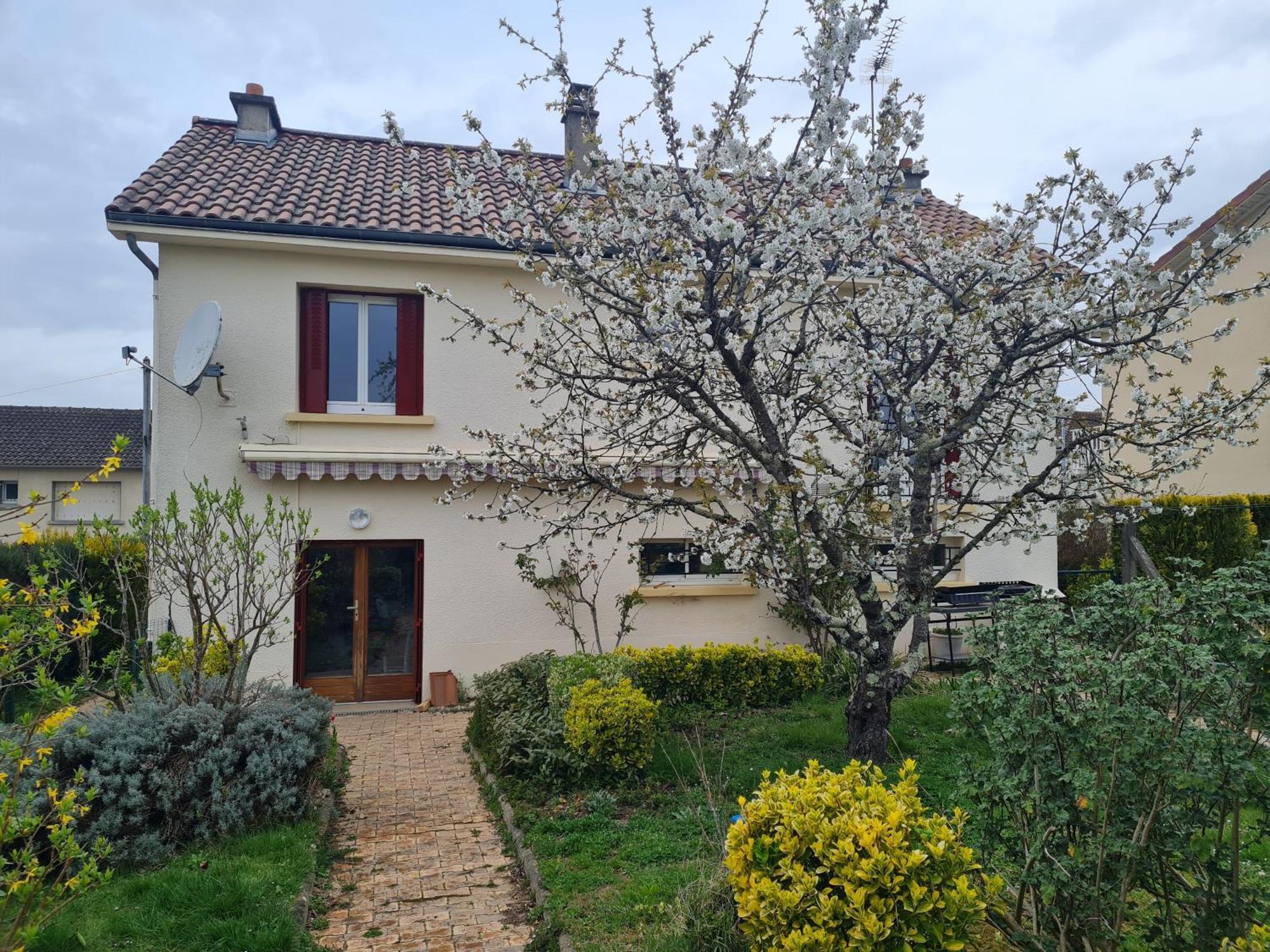 Logement Cosy Au Coeur D'Oradour Exteriér fotografie